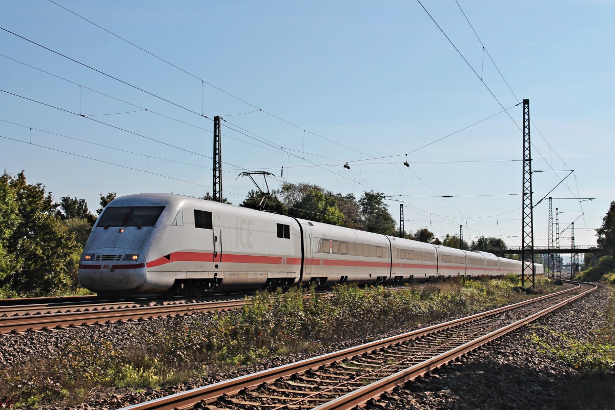 Als ICE 70 (Basel SBB - Hamburg Altona) fuhr am 27.09.2014 der 401 507-9  Plattling  durch Orschweier gen Offenburg.