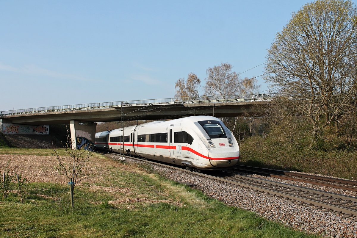 Als ICE 75 (Hamburg Altona - Basel Bad Bf) fuhr am Nachmittag des 27.03.2020 der 412 020 (9020/5812 020-6) südlich von Kollmasreute über die Rheintalbahn in Richtung Freiburg (Breisgau).