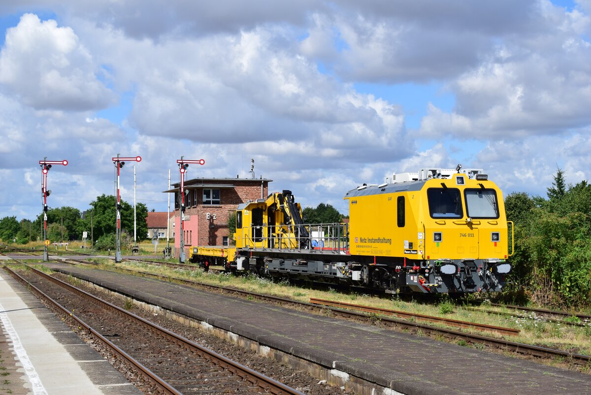 Als ich in Barleben ankam stand dort der Mis Gaf 746 011 und wartete auf einen Gegenzug.

Barleben 02.08.2021