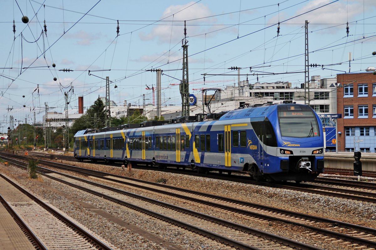 Als M (München Hbf - Kufstein) fuhr am 25.08.2015 Meridian ET 324 (1430 024-8/1430 524-7) durch München Heimeranplatz gen Ostbahnhof.