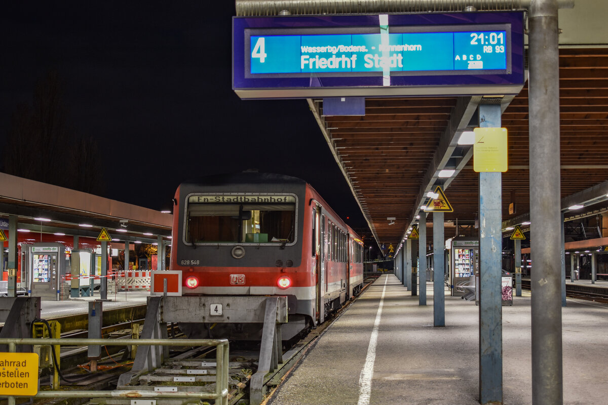 Als RB nach Fn-Stadtbahnhof und weiter nach Ravensburg wartete 628 548 am 27.03.21 auf sein 2. Zugteil in Lindau-Insel