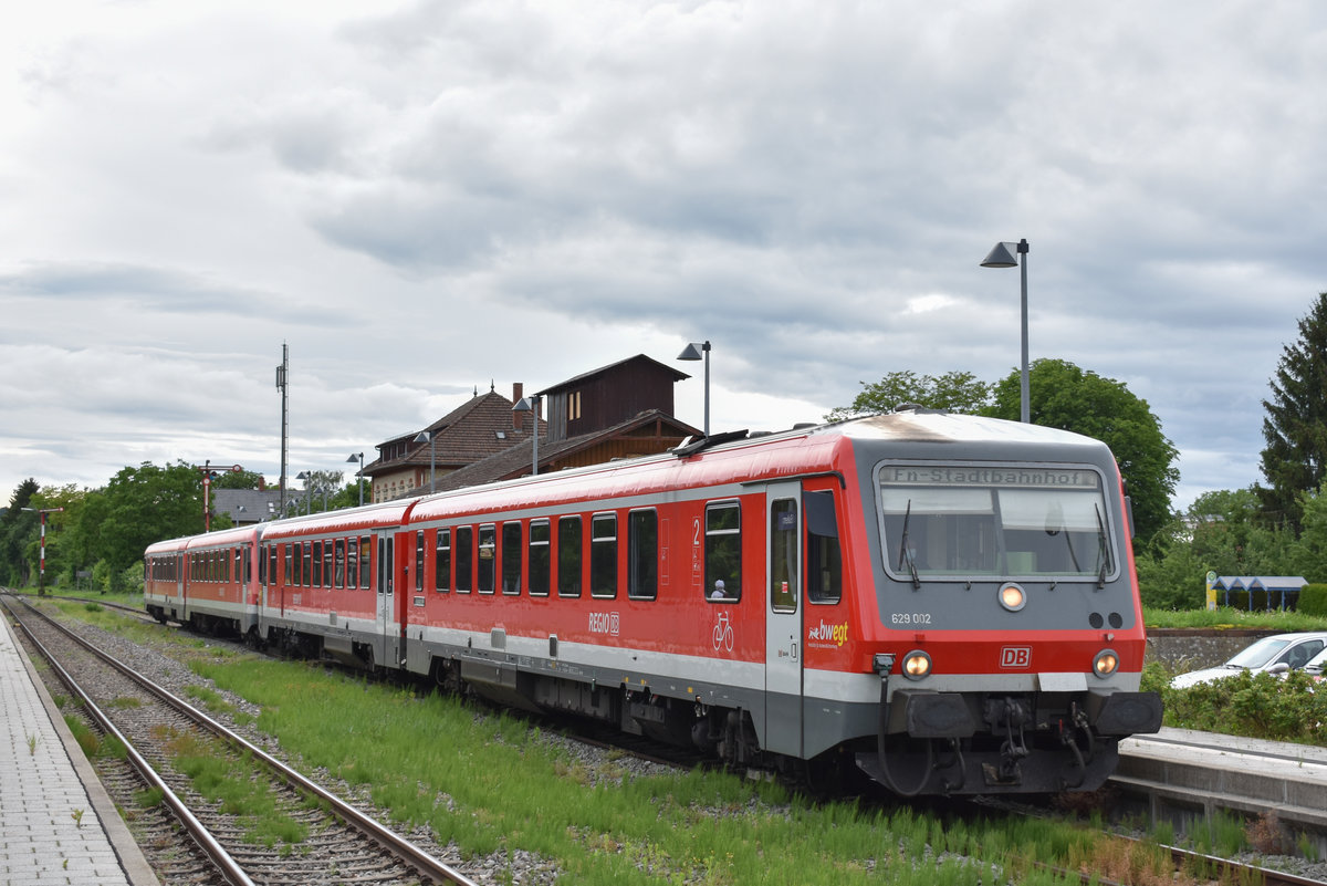 Als RB Salem - Friedrichshafen Stadt standen am 17.06.20 628 902 und 548 im Bahnhof Salem