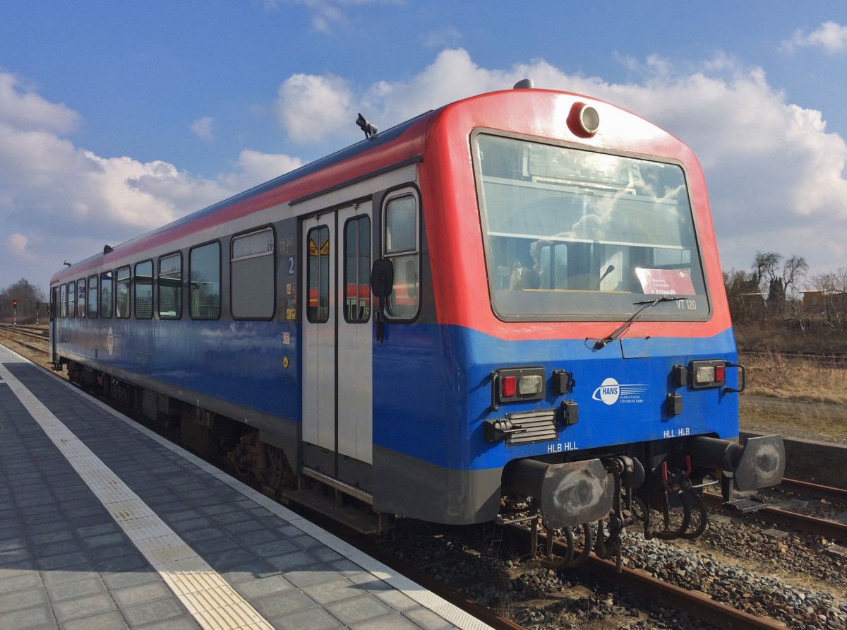 Als RB74 (RB62039) von Meyenburg erreicht 626 120-9 am 8.3.2016 den Bahnhof Pritzwalk in der Prignitz. 