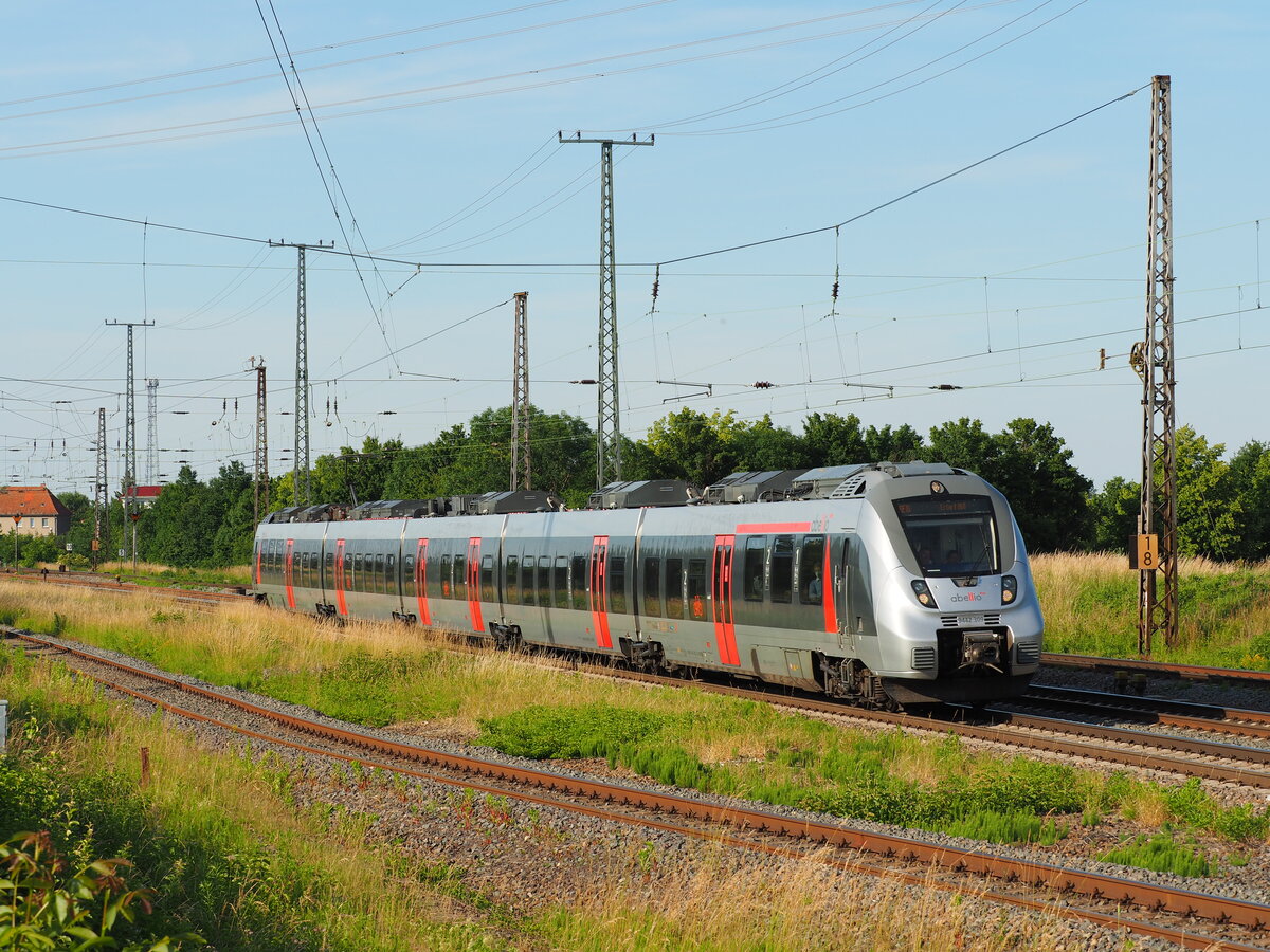 Als RE 16 (74512) fuhr 9442 309 mit Fahrtziel Erfurt aus Großkorbetha. 

Großkorbetha, der 15.06.2022