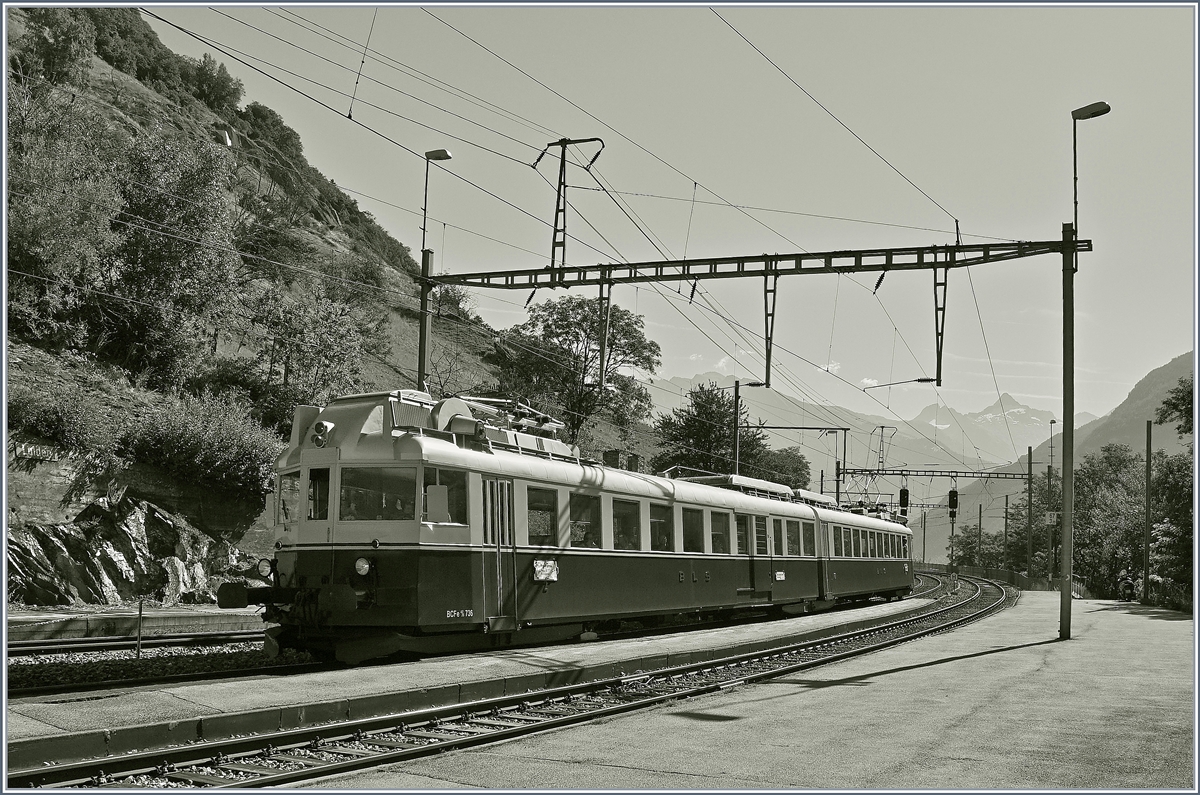 Als RE 31162 von Brig nach Spiez unterwegs, trifft der BCFe 4/6 736  Blauer Pfeil  in Lalden ein.
14. August 2016