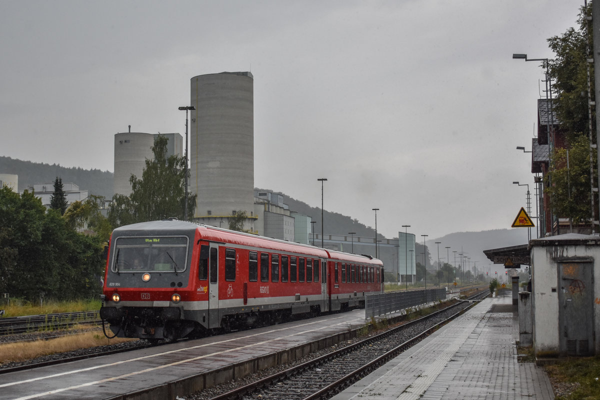 Als RE Ulm - Donaueschingen verließ 628 904 am 03.08.20 den Bahnhof Schellklingen