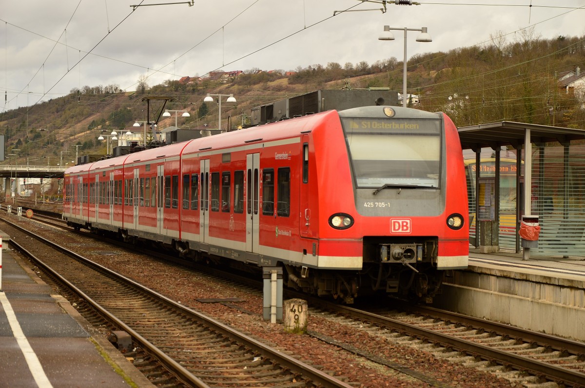 Als S1 nach Osterburken ist der 425 705-1 in Neckarelz zu sehen. 2.3.2015