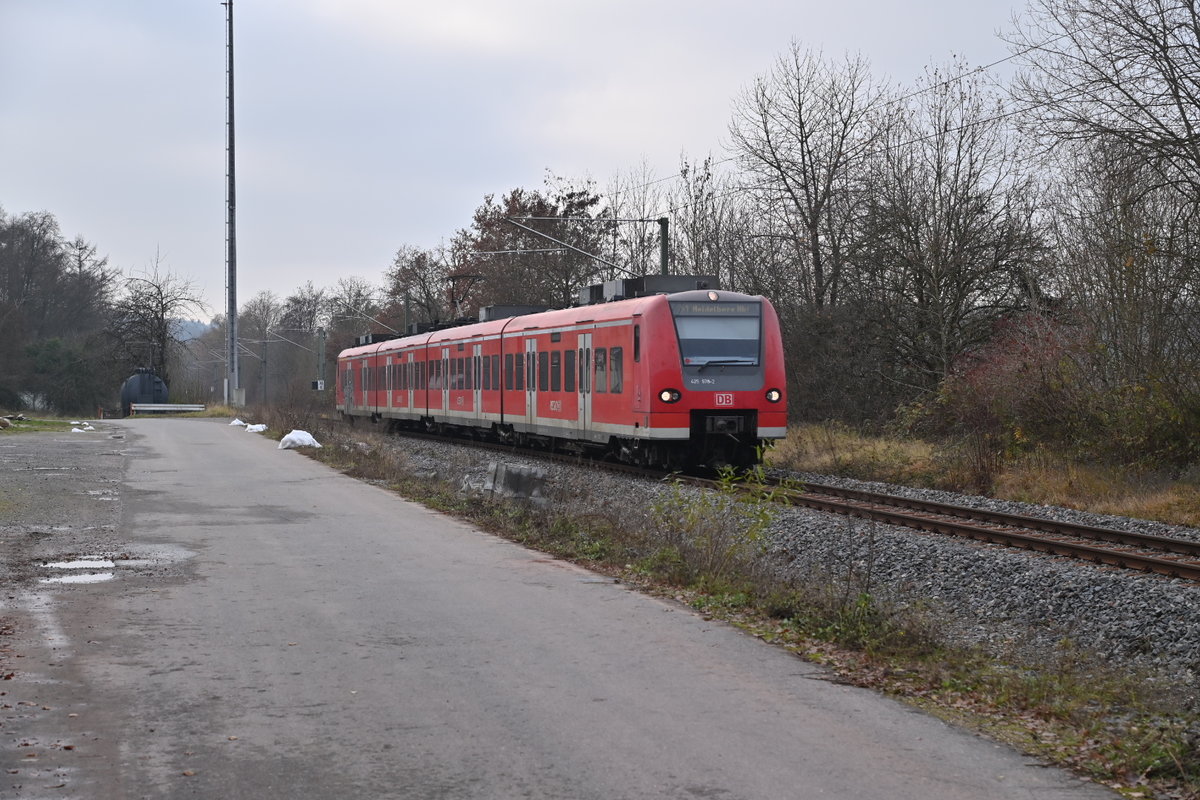 Als S51 rollt hier der 425 578 in die Endstation Aglasterhausen ein. 8.12.2020