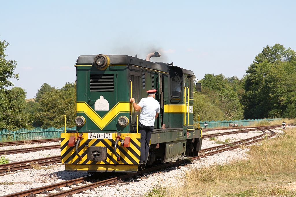 Als SRB-SV 740-101 angeschriebene (sollte eigentlich 745-101 sein) Lok der Type FAUR L45H am 11.August 2026 in der Stanica Sargan-Vitasi.