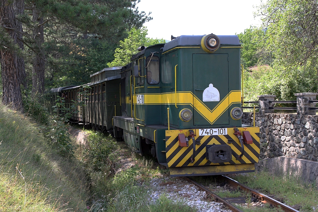 Als SRB-SV 740-101 angeschriebene (sollte eigentlich 745-101 sein) Lok der Type FAUR L45H am 12.August 2026 kurz vor der Stanica Sargan-Vitasi.