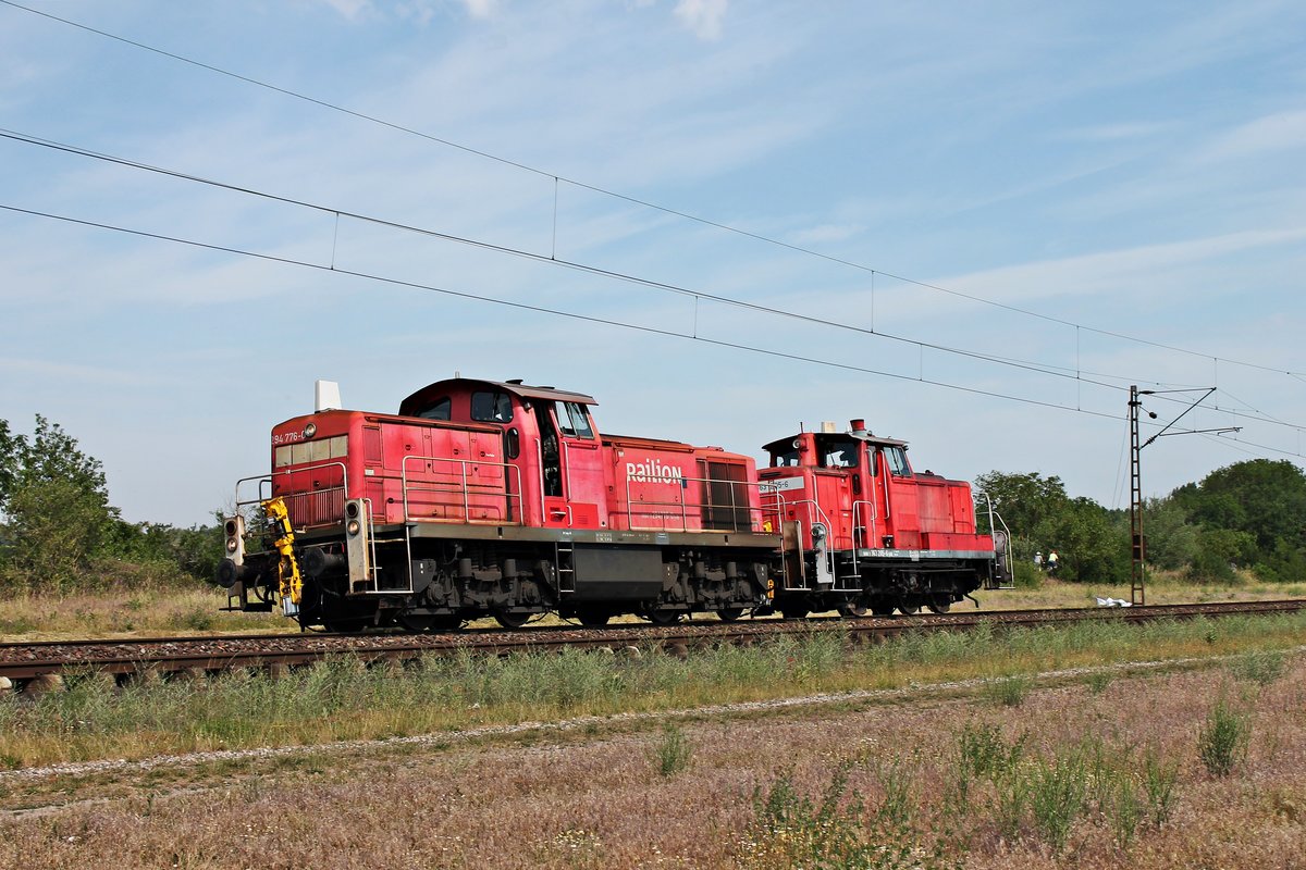 Als T 64022 (Mannheim Rbf - Kornwestheim Rbf) fuhr am Vormittag des 03.06.2020 die 294 776-0 zusammen mit der 363 205-6 südlich von Neulußheim über die Rheintalbahn in Richtung Waghäusel.