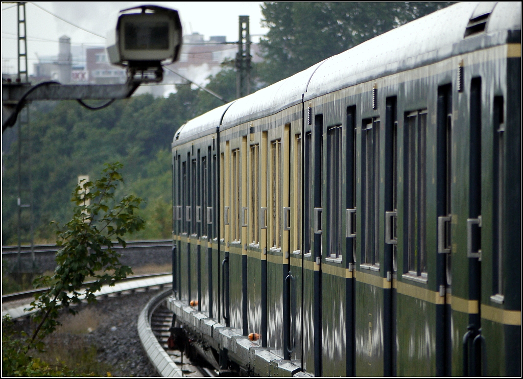 Als Tren noch richtige Griffe hatten: Traditionszug der Hamburger S-Bahn unterwegs Richtung Innenstadt. 8.9.2013