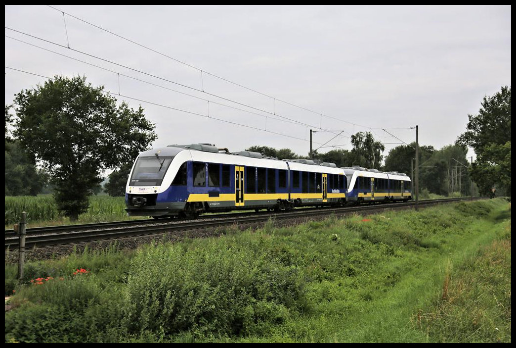 Als Überführungsfahrt ist hier eine NWB Doppeleinheit, vorne ist VT 648188 zu sehen, am 21.07.2021 um 8.26 Uhr bei Westerhausen in Richtung Bünde unterwegs.