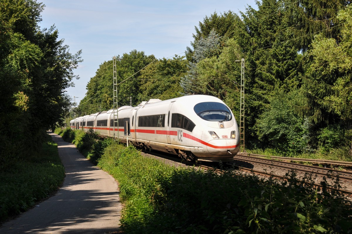 Als Umleiter rollt dieser ICE Frankfurt - Bruxelles-Midi durch Übach-Palenberg in Richtung Aachen. Aufgenommen am 18/07/2015.