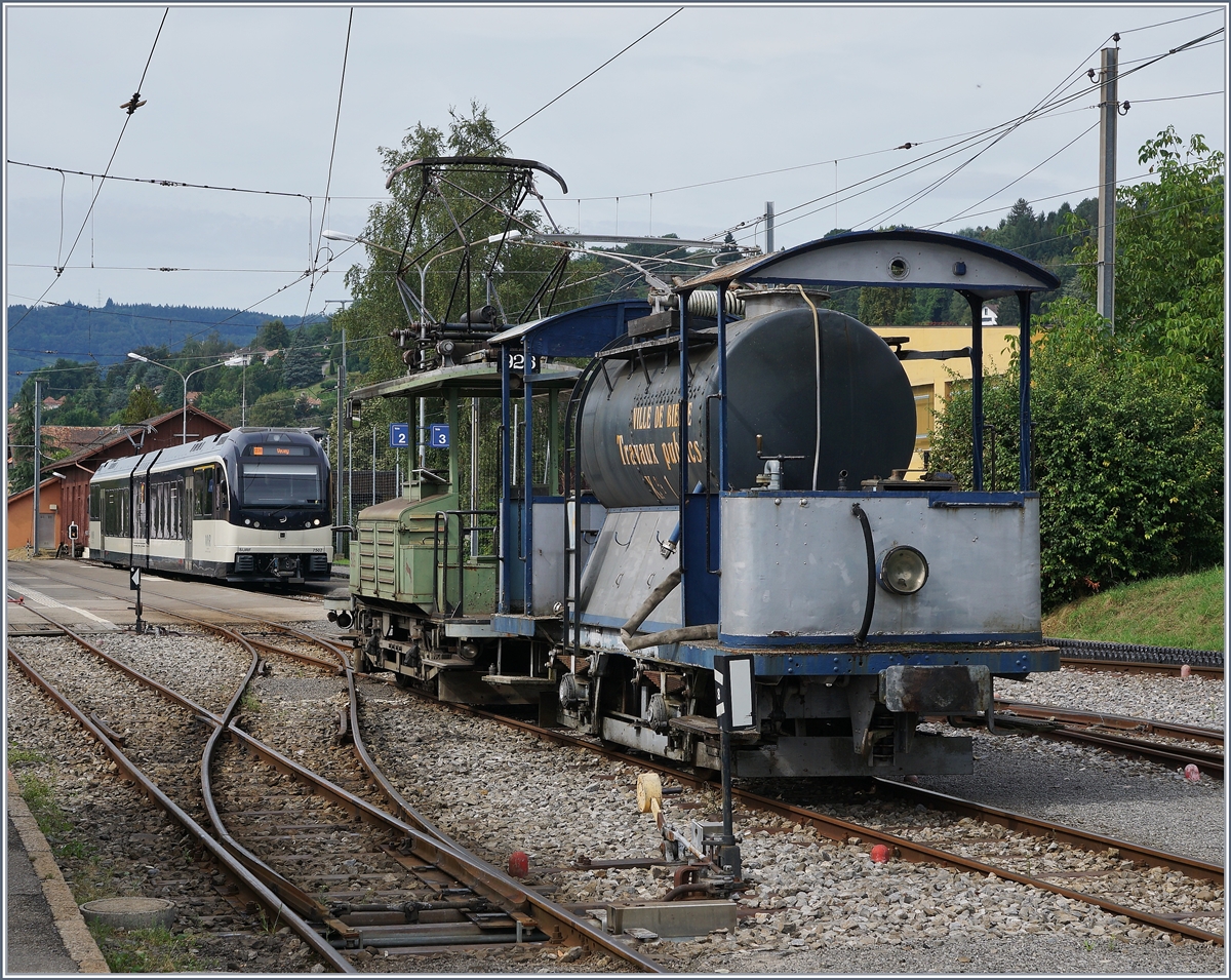 Als Vergleich zum Bild von Walter Ruetsch 

http://www.bahnbilder.de/bild/Schweiz~Privatbahnen~BD+Bremgarten+-+Dietikon+Bahn/994413/bdmobbc-der-schienenschleifwagen-x-303-8222arche.html

So zeigt sich der  zurückgebaute  Xe 2/2 1 heute. Das Bild entstand in Blonay am 3. Sept. 2016.