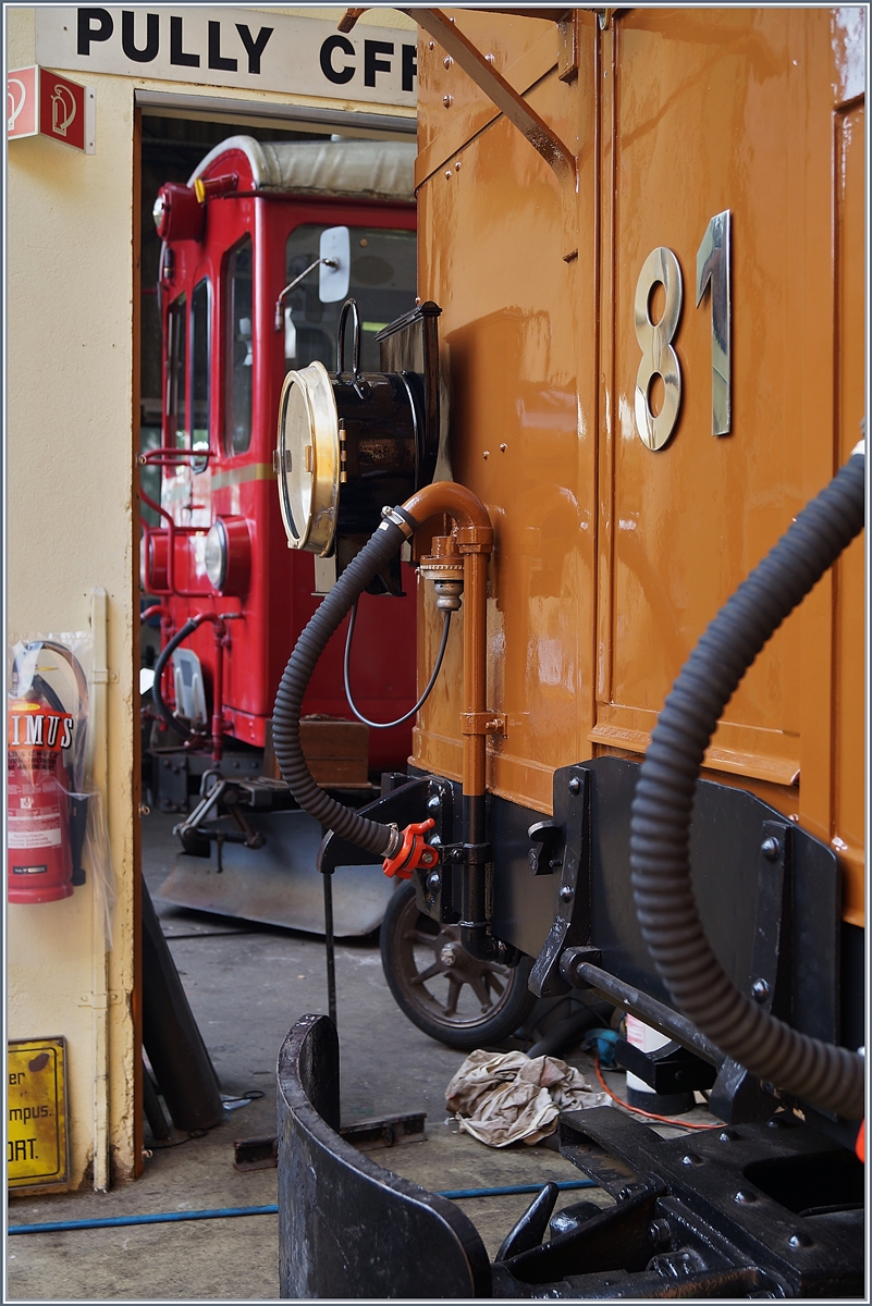 Als Vorfreude und zur Einstimmung auf das Mega Bernina Festival der Blonay Chamby Bahn im September zeigen sich die Ge 4/4 81 und der ABe 4/4 35 im Depot von Chaulin.
19. August 2018
