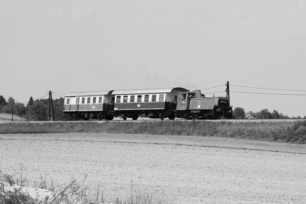 Als wär's vor 35 Jahren gewesen: BIF 2062 053-1 am 27.August 2017 mit dem SLP 17110 zwischen Auersthal und Raggendorf Markt.
