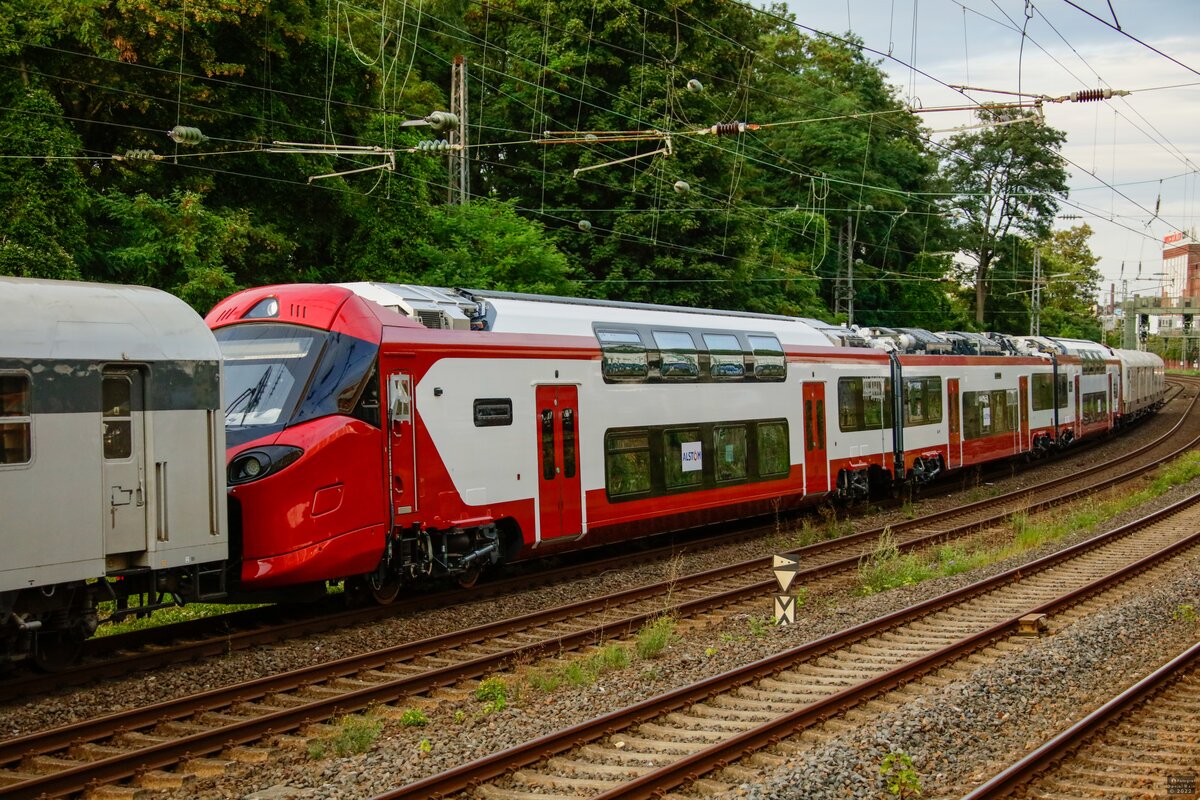 ALSTOM CFL Triebzug in Wuppertal, Juli 2022.