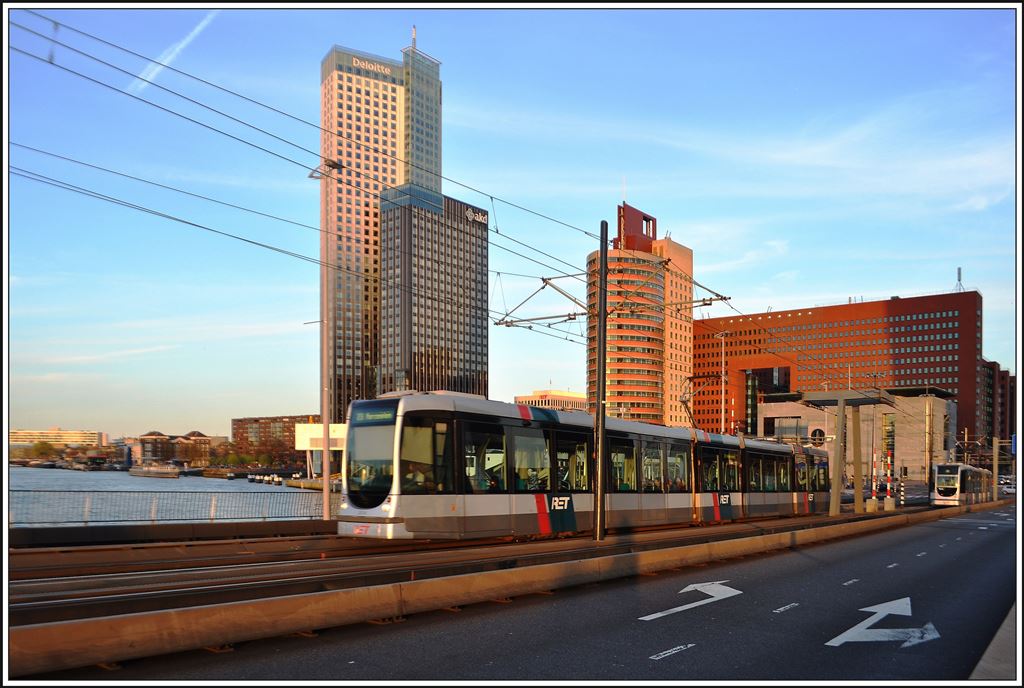 Alstom Citadis 2106 auf der Erasmusbrug über die Nieuwe Maas. (05.04.2014)
