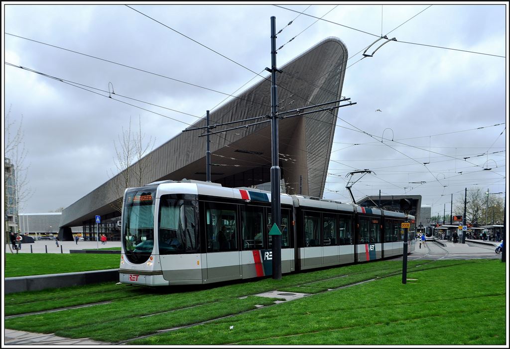 Alstom Citadis 2131 an der Centraal Station Rotterdam. (06.04.2014)