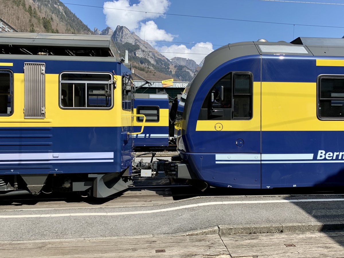 Alt und neu vereint, ABeh 4/4 II 311 aus Grindelwald mit dem ABDeh 8/8 322 aus Lauterbrunnen gekuppelt, am 2.4.20 im Bahnhof Zweilütschinen.