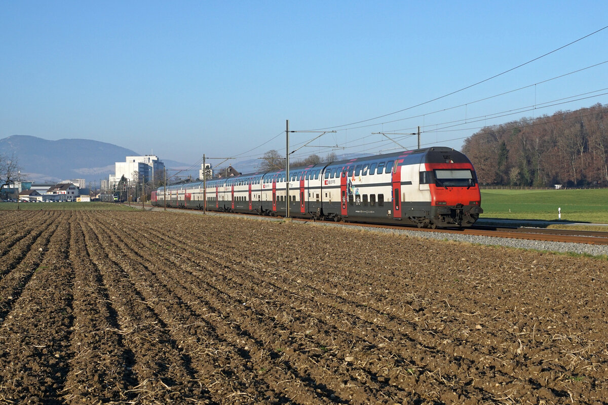 ALT UND NEU ODER VORHER UND NACHHER.
 IC 1997 .
IC 2000 Steuerwagen vor und nach der Modernisierung bei Herzogenbuchsee am 14. Januar 2022.
Foto: Walter Ruetsch