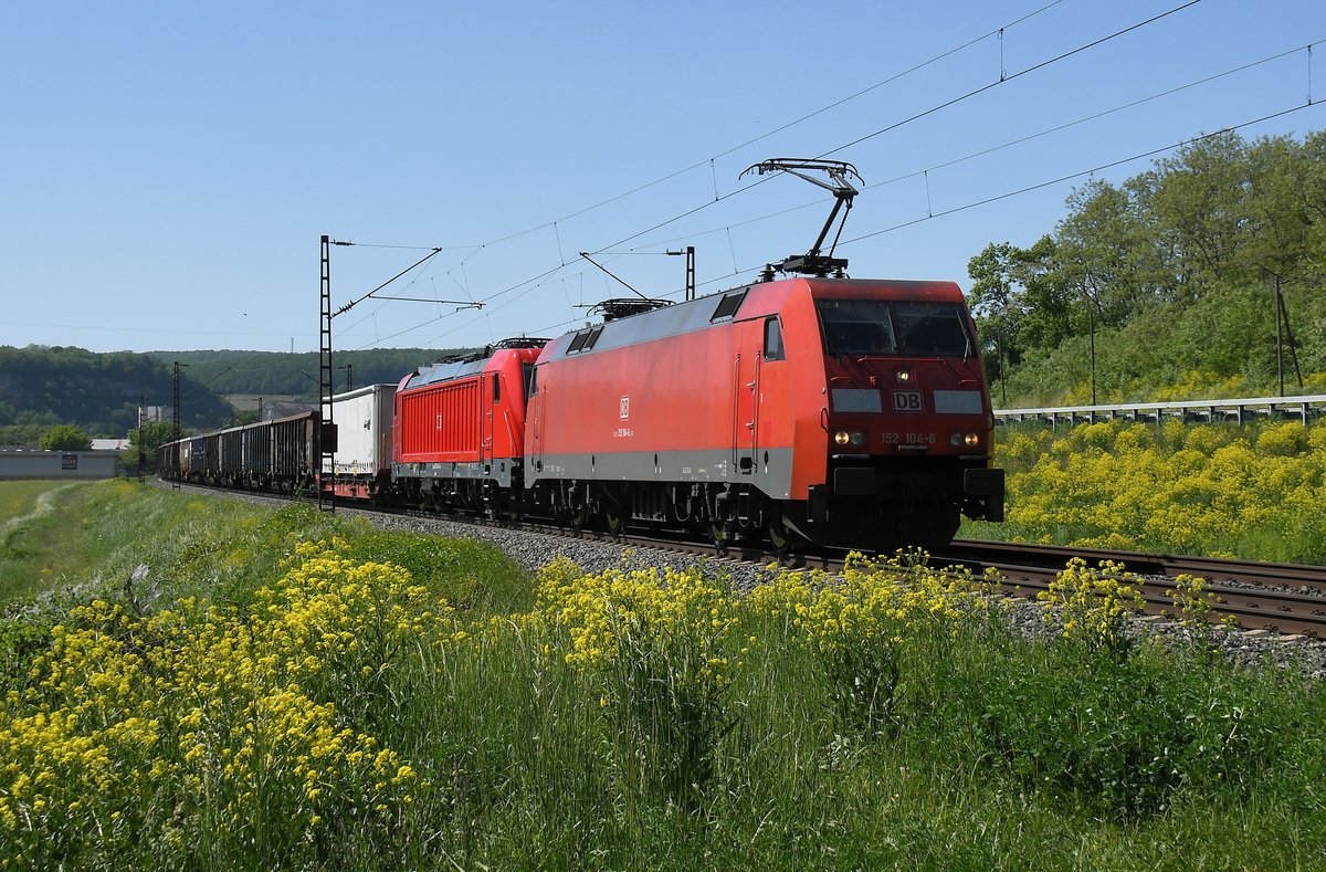 Altbau schleppt Neubau: 152 104 & 187 144 am 08.05.18 bei Karlstadt am Main