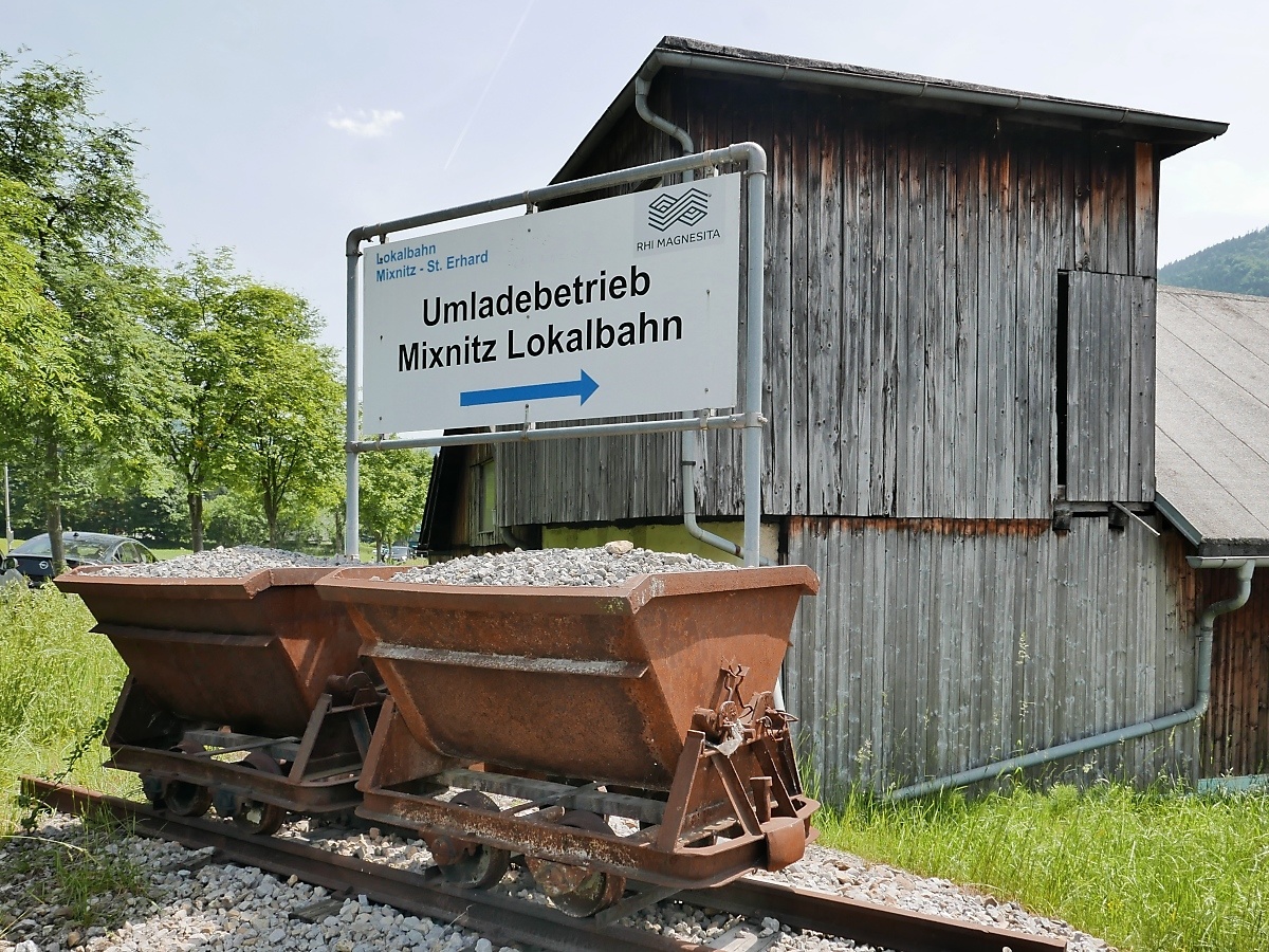Alte Kipploren an der Zufahrt zur Umladestation der Breitenauerbahn in Mixnitz am 10.06.2019