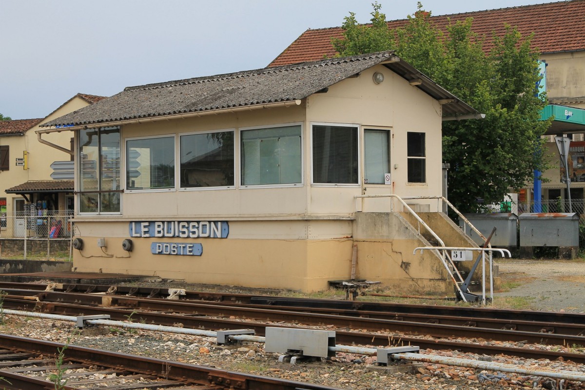 Alte mechanische Bahnübergang bei die Avenue des Sycomores in Le Buisson am 3-7-2014.