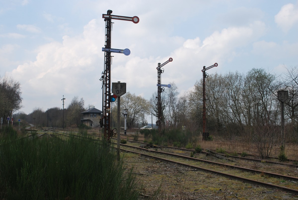 Alte Signale im Bhf Raeren (März 2014).