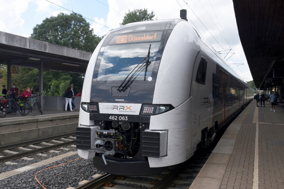 ALTENBEKEN (Kreis Paderborn), 26.07.2020, 462 063 als RE11 (RRX-Vorlaufbetrieb) nach Düsseldorf Hbf im Bahnhof Altenbeken