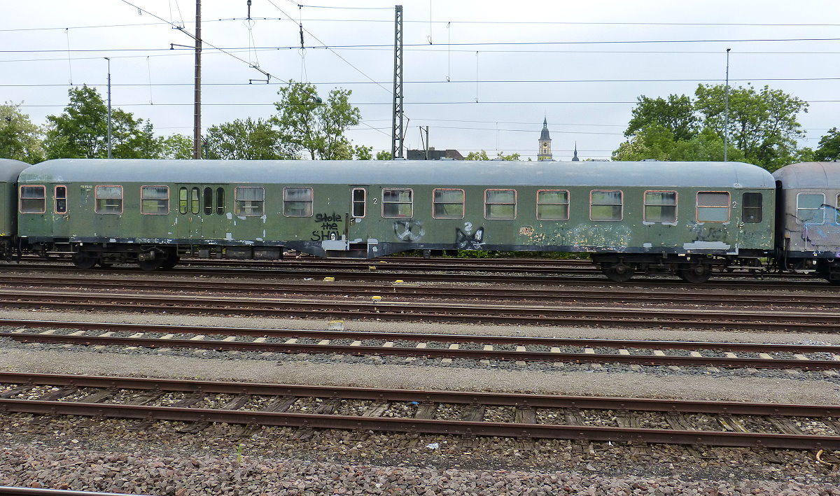 Alter Personenwagen (Typ?) abgestellt in einem ganzen Zug im Bahnhof Crailsheim 17.05.2018