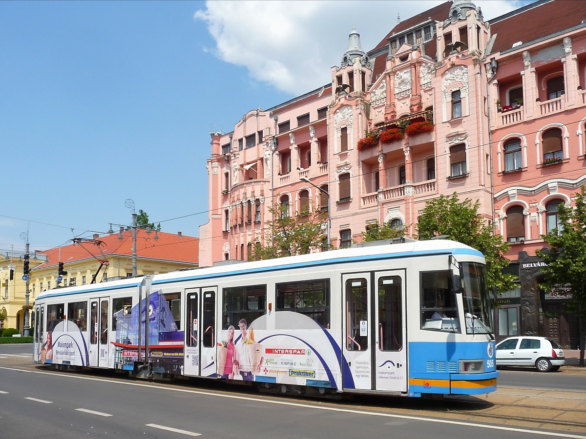 Alter Straßenbahn-Triebwagen Ganz KCSV6 505 in Debrecen, 26.6.2016