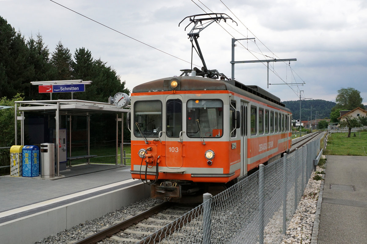 ALTES BIPPERLISI 
nach wie vor unentbehrlich.
Wegen dem verunfallten und sehr stark beschädigten SOBA-STAR Be 4/8 114 musste kurzfristig für den Betrieb auf der kurzen Zweigstrecke Langenthal-St. Urban Ziegelei der Be 4/4 103, ehemals SZB, BTI einspringen. Wegen grossen mehreren Baustellen an der Strecke Solothurn-Niederbipp mit Bahnersatz wurden die Fahrzeuge unüblich stationiert. Das Schwesterfahrzeug, der Be 4/4 104 wurde aus diesem Grund im Depot Wiedlisbach als eiserne Reserve abgestellt. Am 15. Juli 2020 pendelte dadurch der Oldtimer mit Baujahr 1970 als Solotriebwagen zwischen Langenthal und St. Urban hin und her. Die Aufnahmen entstanden in Langenthal und bei Schmitten.
Foto: Walter Ruetsch 