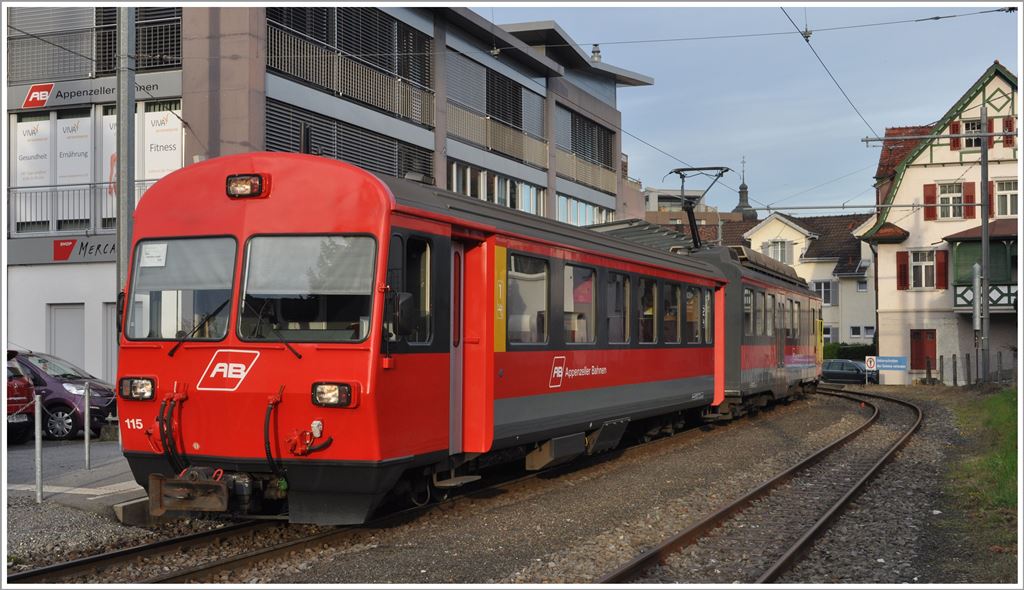 Altsttten Stadt mit Regionalzug der AB nach Gais. (21.10.2013)
