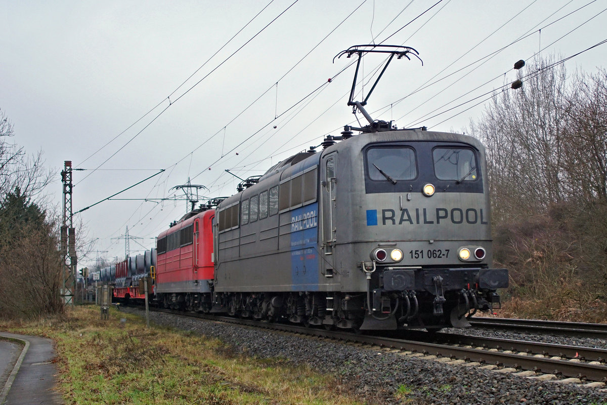 Aluzug am 30.12.2020 in Lintorf mit Lokomotive 151 062-7 an der Spitze.