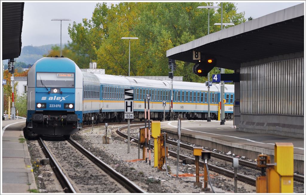 ALX84146 Nach Lindau und Oberstdorf trifft in Kempten/Allgu ein. Zuglok ist 223 070. (06.10.2013)