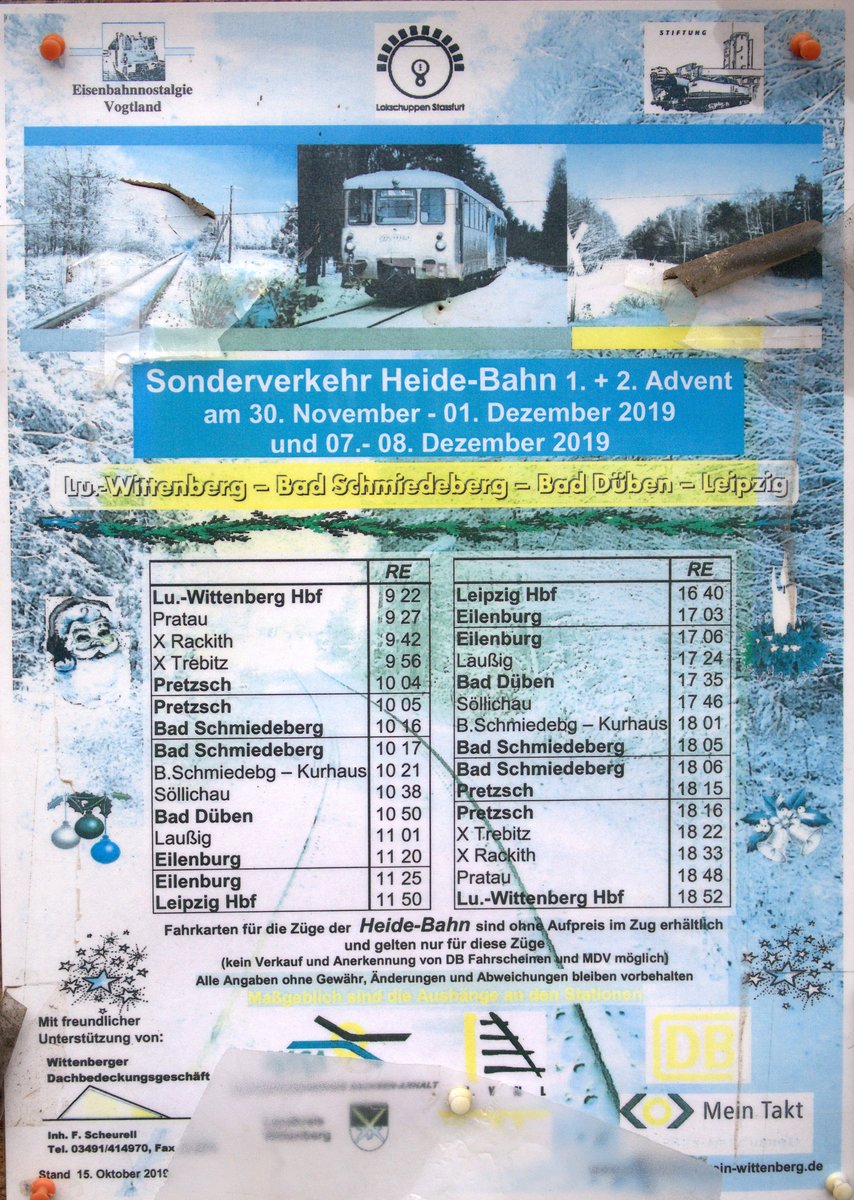 Am , inzwischen saniert werdenen EG von Söllichau , konnte der Fotograf das Plakat vom Nikolaus Zug der Heidebahn   aus dem Jahre 2019 ablichten. 13.03.2021 14:33 Uhr.