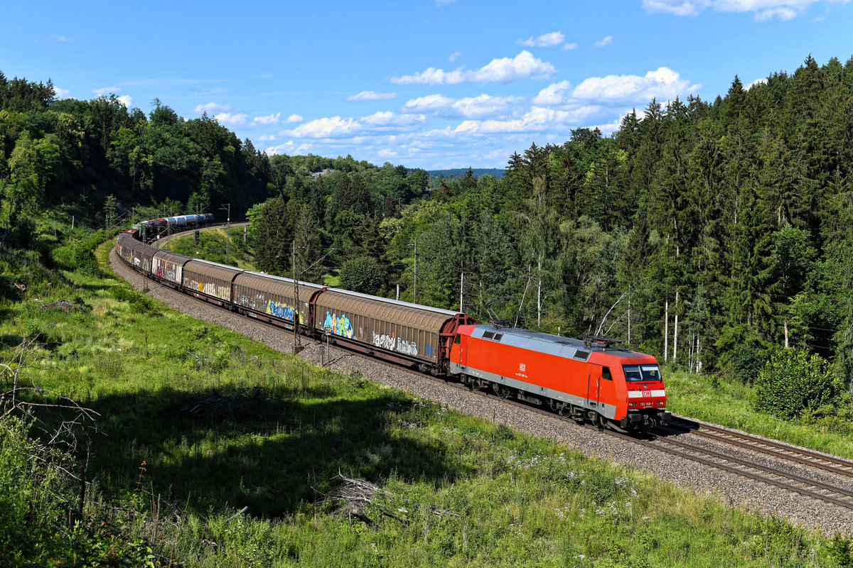 Am 01. Juli 2020 beförderte die in gutem Pflgezustand befindliche 152 168 den gemischten Güterzug EZ 51486 von Gremberg nach München Nord Rbf. Bei Gundelsheim konnte ich die Leistung aufnehmen. 