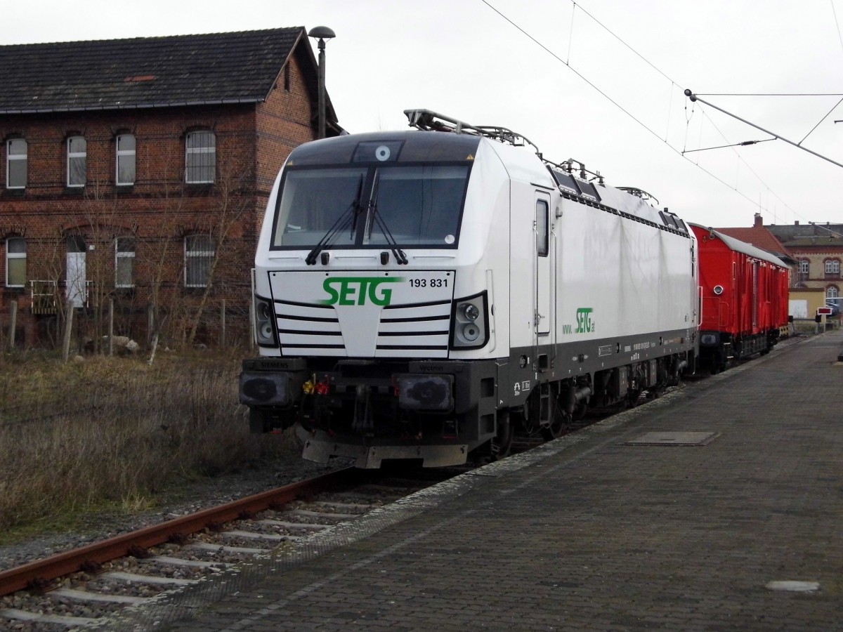 Am 01.02.2015 war die 193 831-5 von der SETG (ELL - European Locomotive Leasing,  in Stendal abgestellt .