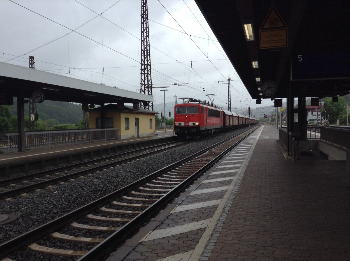 Am 01.05.2015 fuhr seit langem eine Br. 155 mit einem Güterzug durch Gemünden (Main).
