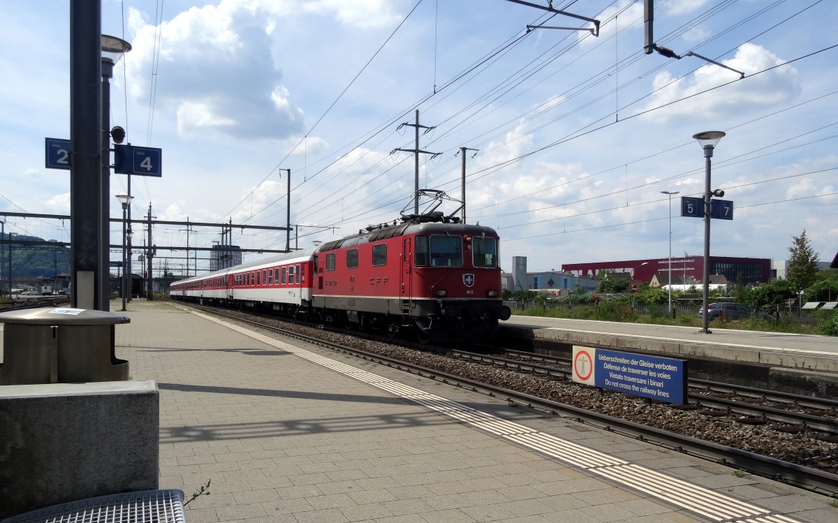 Am 01.06.2014 durchfährt ein Extrazug (EXT 20035) den Bahnhof Pratteln.
Die Lok - Re 4/4  11138 - ist von Genf bis Buchs vor der 5-Wagen Komp. In Basel wurde umfahren.