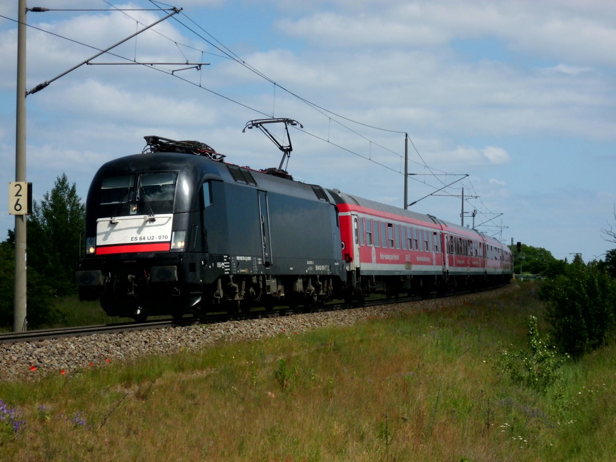 Am 01.06.2014 kam 182 570 mit ihrem IRE aus Richtung Stendal und fuhr weiter in Richtung Salzwedel.