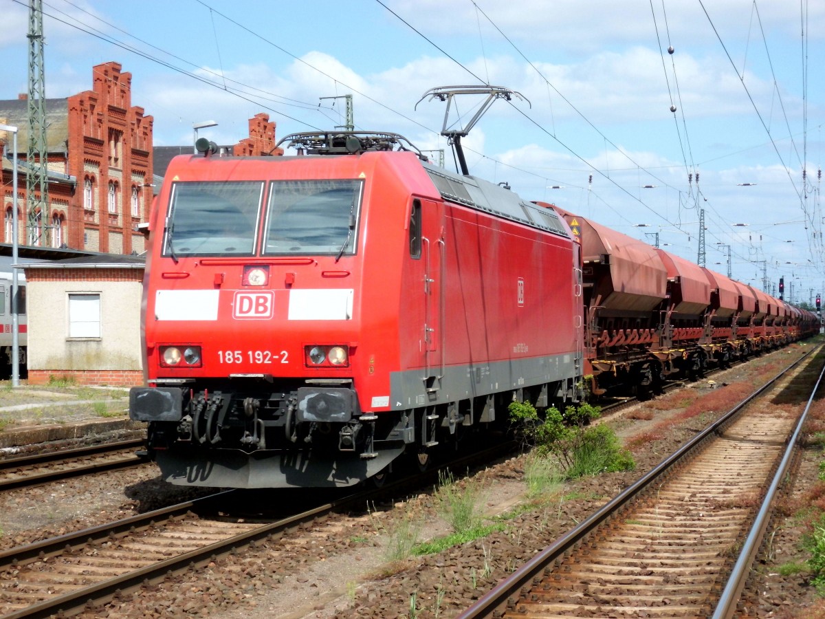 Am 01.06.2014 kam 185 192 mit einem Düngerzug aus Richtung Magdeburg nach Stendal und fuhr weiter in Richtung Wittenberge.