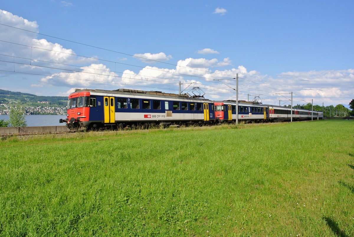 Am 01.06.2014 kam es zu einem einmaligen Einsatz zweier RBe 540; der IC 10782 Chur-Zrich wurde ausnahmsweise von 2 RBe 540 anstelle einer Re 4/4 II gezogen. RBe's kommen auf dieser Linie saisonal immer wieder zum Einsatz, gleich 2 ist jedoch usserst selten. Vorne ist der RBe 540 060-1, dahinter der 540 053-6, zwischen Au und Horgen.