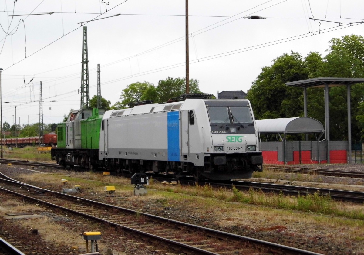 Am 01.06.2015 Rangierfahrt  202 787-8 und die 185 681-4 von der SETG (Railpool) in Stendal .