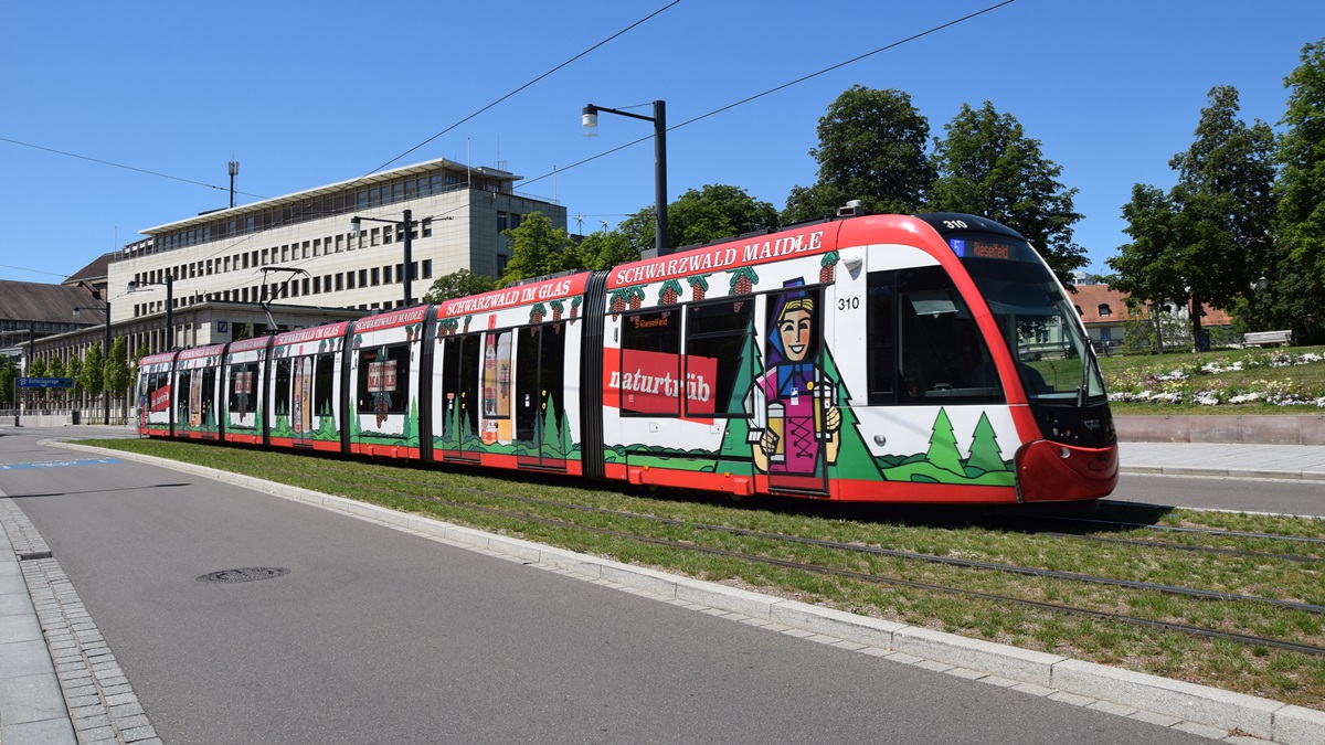 Am 01.06.2020 habe ich diese Straßenbahn CAF Urbos Nr. 310 in Freiburg im Breisgau aufgenommen. 