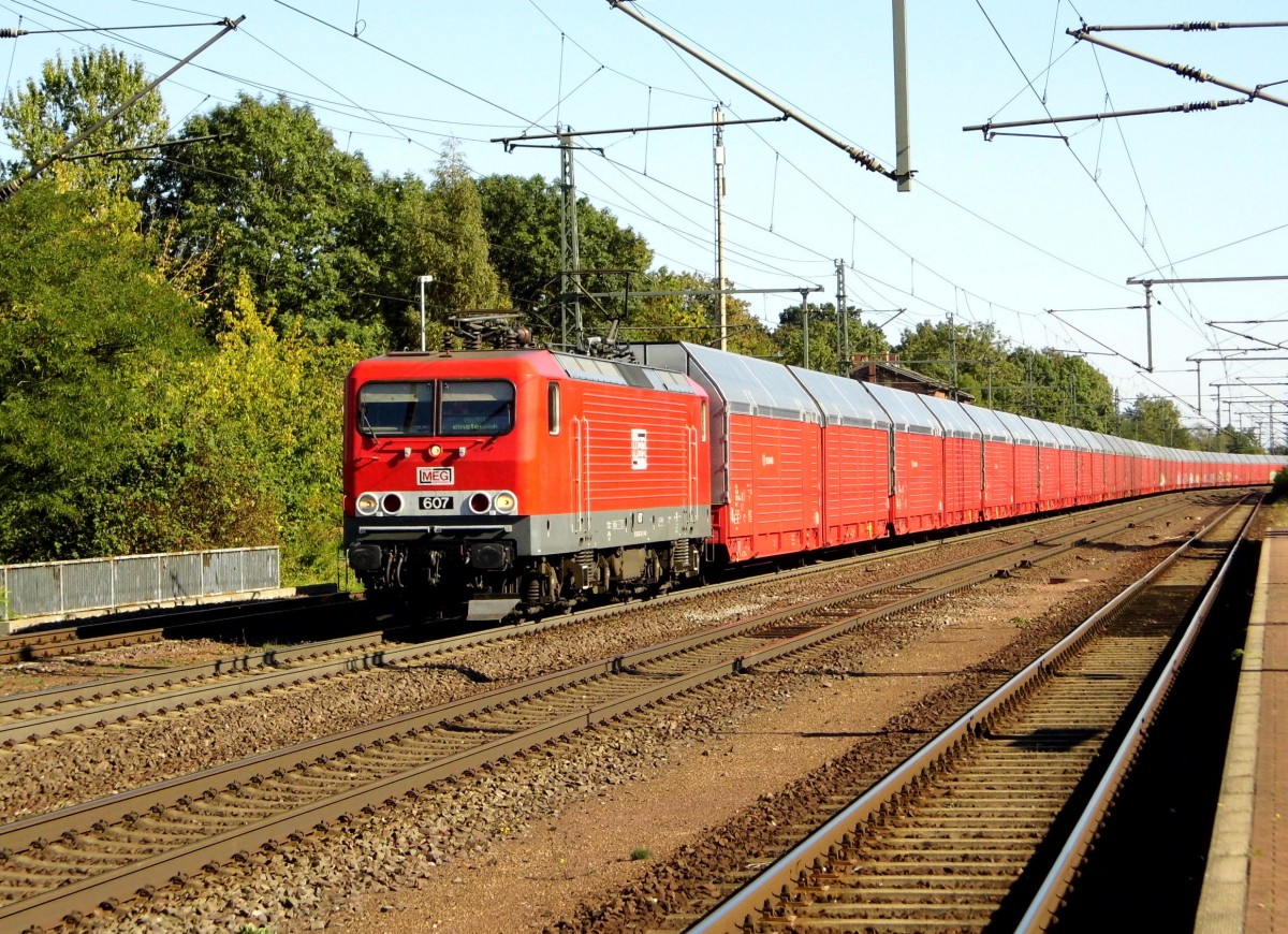 Am 01.10.2015 kam die MEG 607 (143 310-1) aus Richtung Magdeburg nach Niederndodeleben und fuhr weiter in Richtung Braunschweig . 