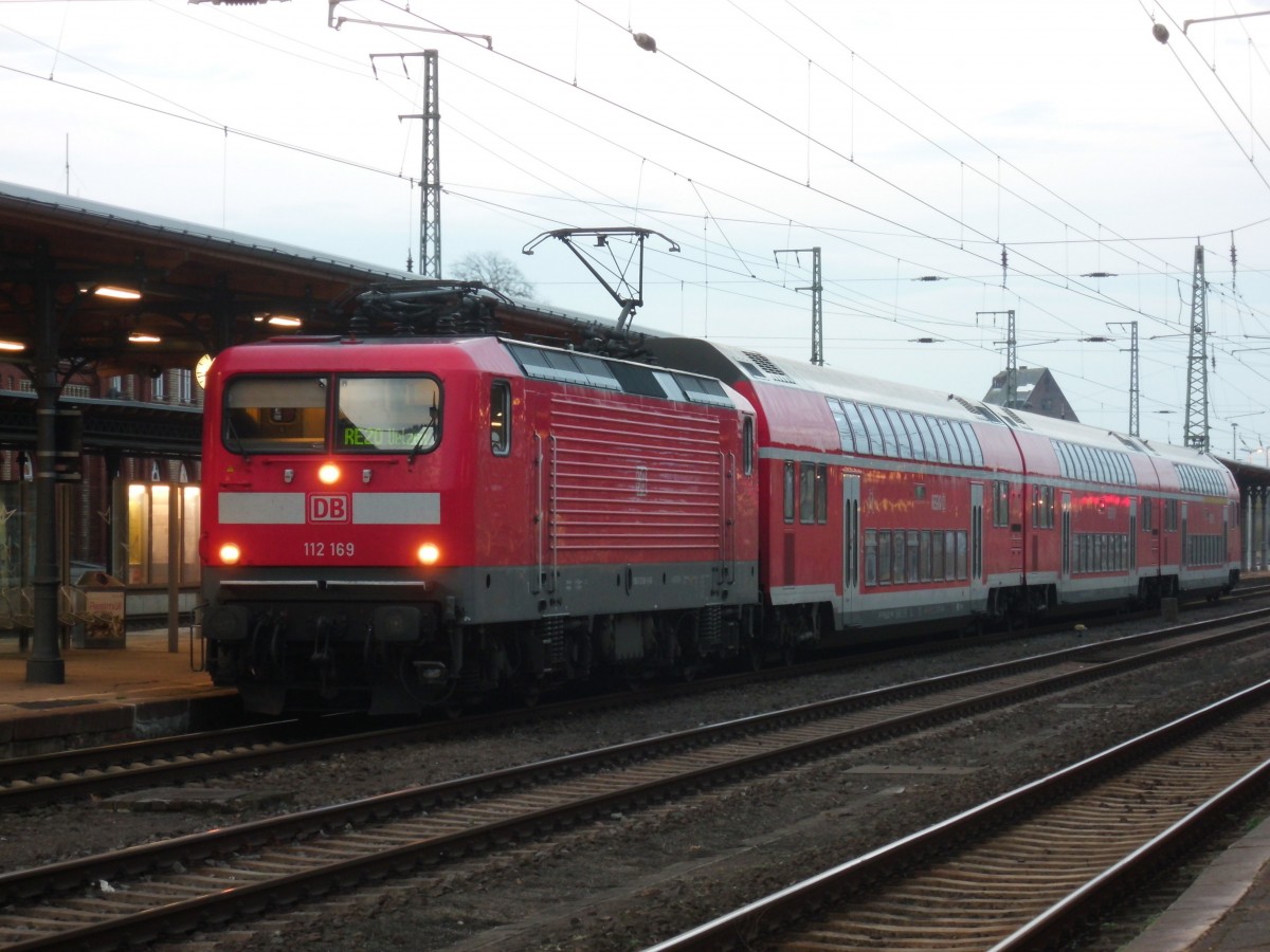 Am 01.11.2013 kam 112 169 mit dem RE 17622 von Halle/Saale nach Uelzen. 