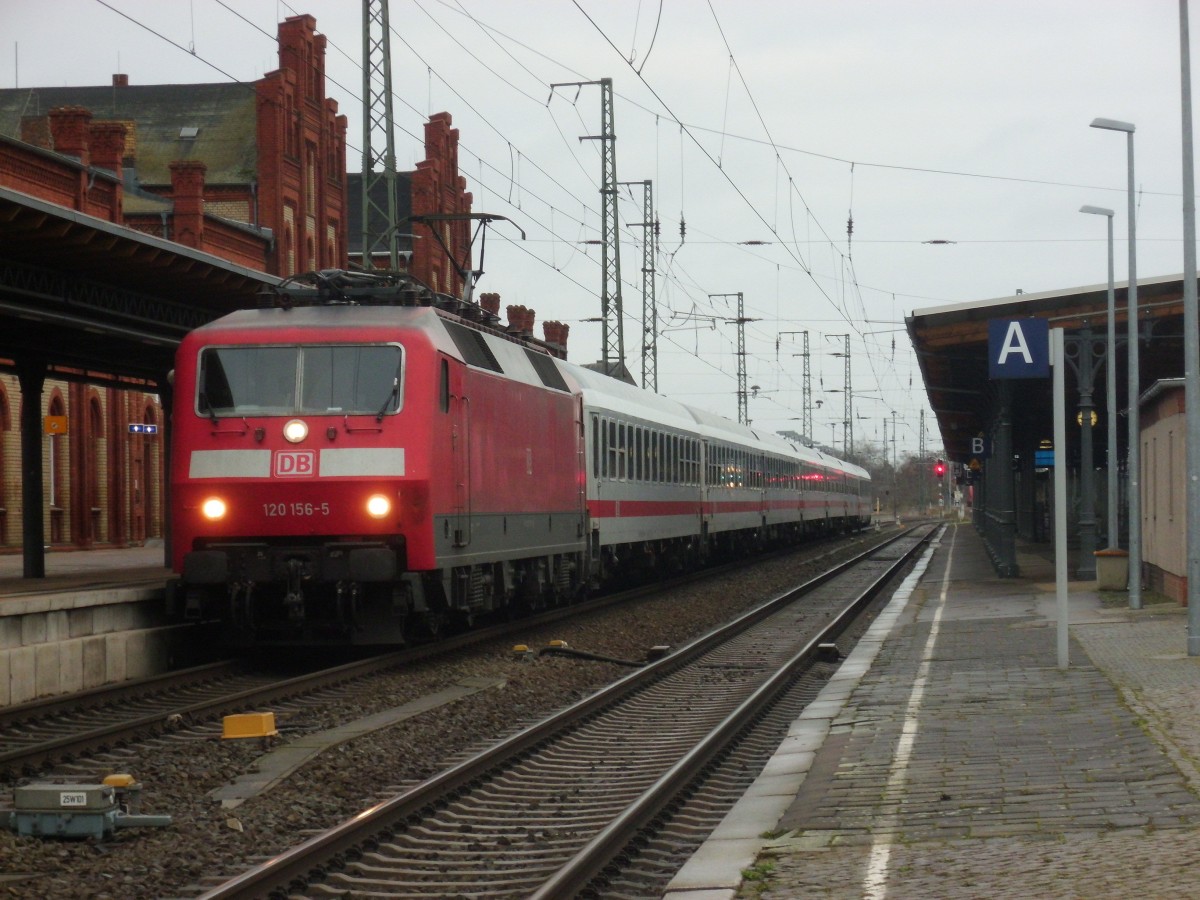 Am 01.12.2013 kam 120 156 mit dem IC 1917 von Berlin nach Stendal und dann weiter nach Karlsruhe. 